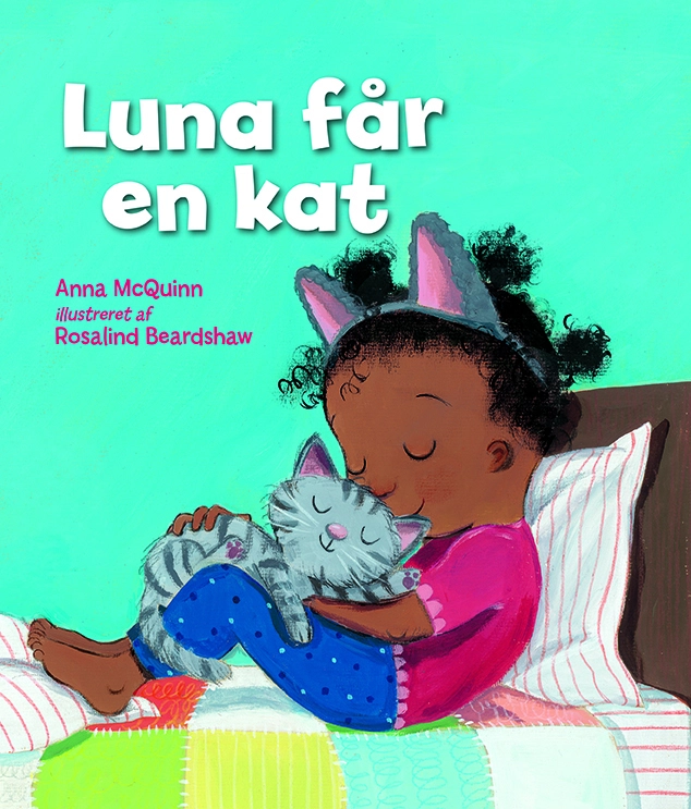 Billede af Luna får en kat