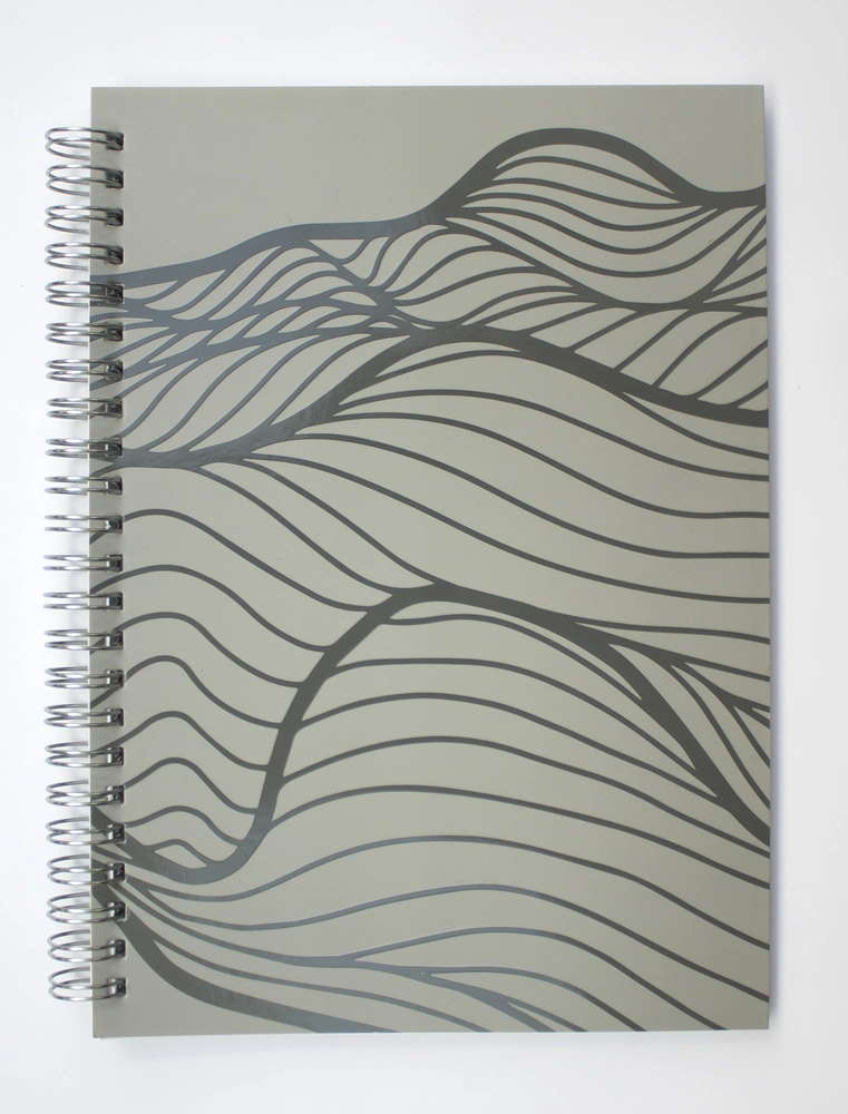 Notesbog spiral A5 linjeret grå m/lak bøljede streger
